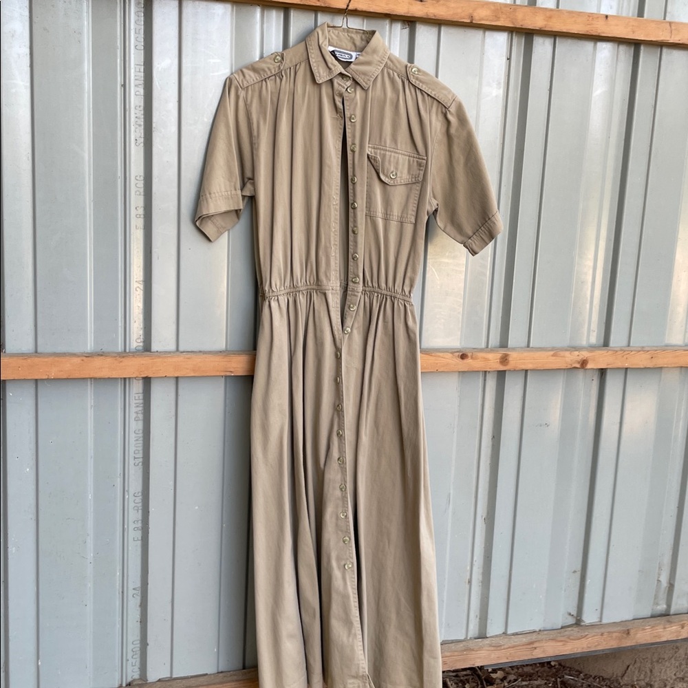 Hamilton Beige Garment with Button Detail